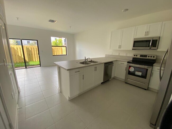 Foto del edificio - 21044 NE 8th Ave