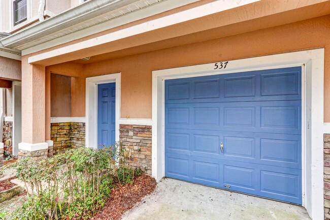 Building Photo - Cambridge at Oak Leaf Plantation Town Home!