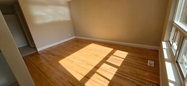 Building Photo - 60-64 Henley Cres