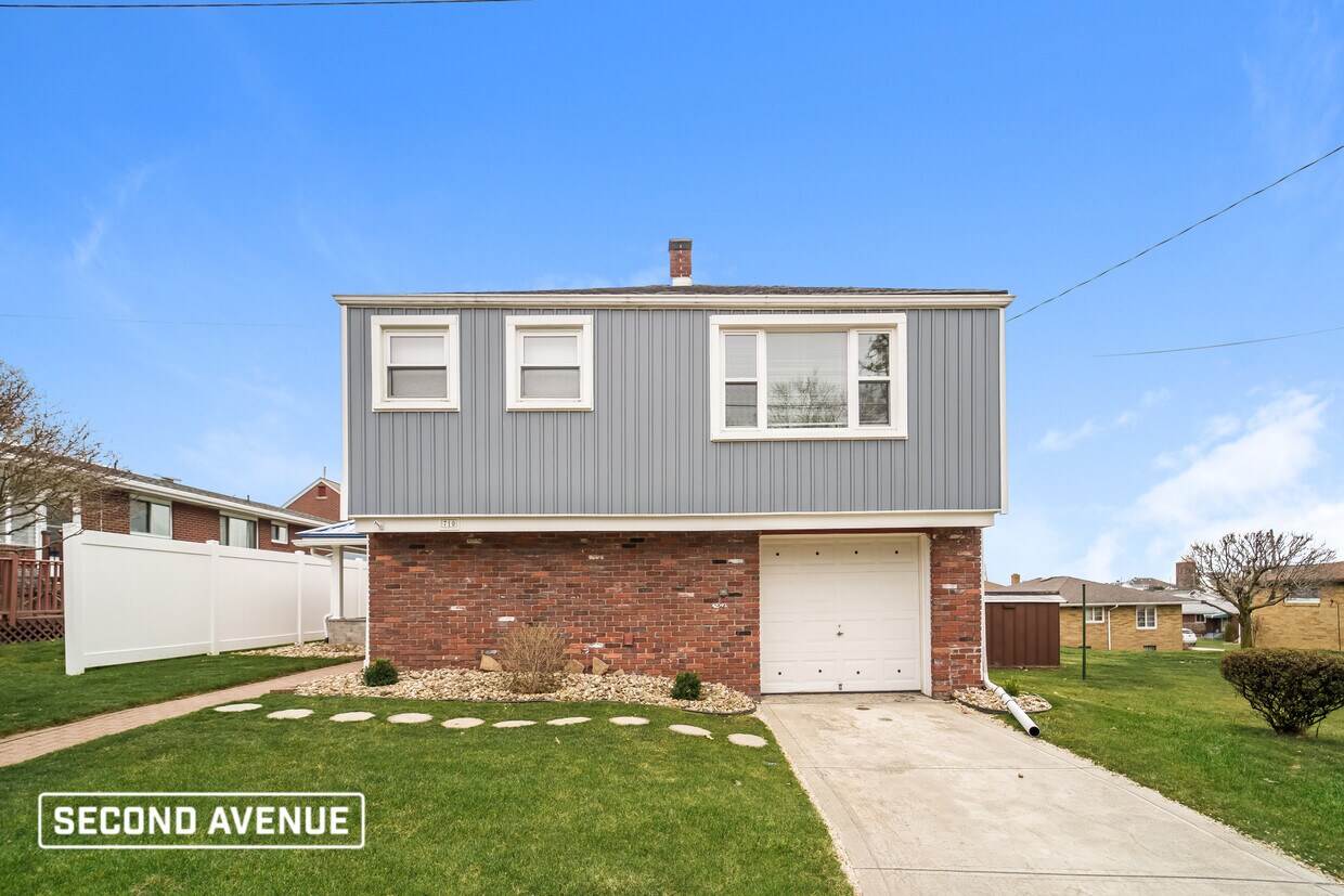 Primary Photo - 710 Sheridan Ave