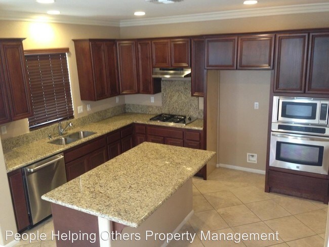 Building Photo - 1605 Phoenix Ct