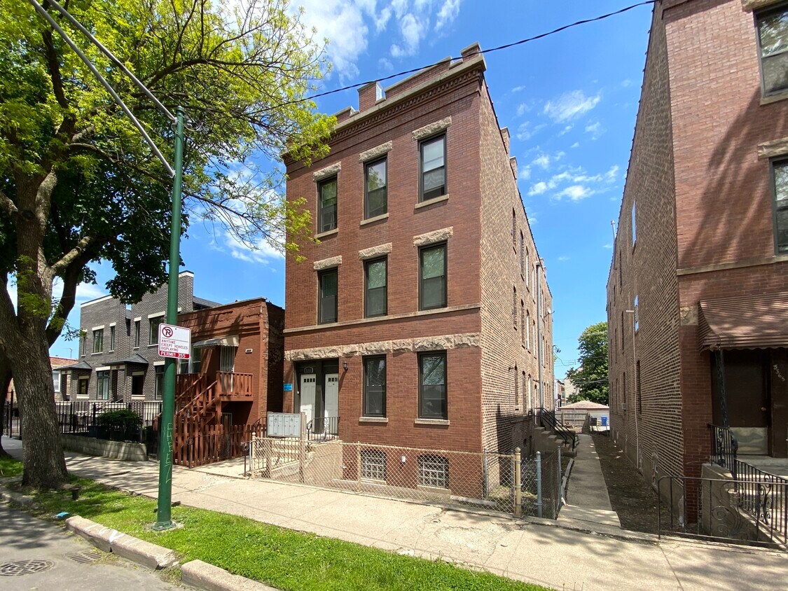Primary Photo - 3363 S Racine Ave
