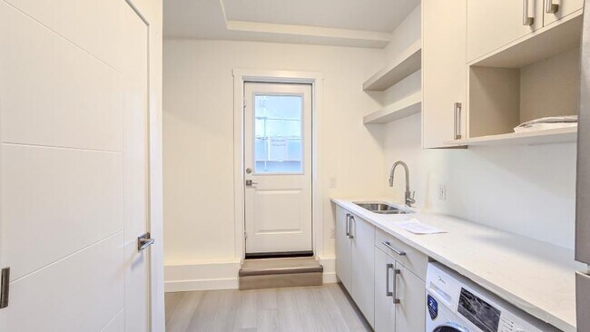 Photo du bâtiment - 1.0 bedroom in Calgary Alberta T3R 0W4