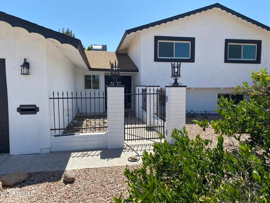 Foto principal - 1403 E Minton Dr
