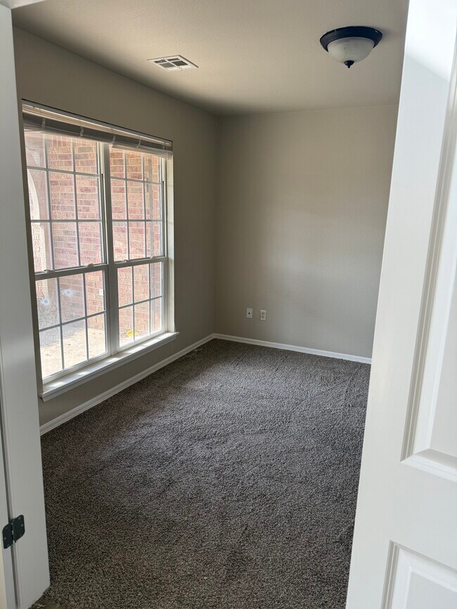 Office/ 4th bedroom - 20649 E 48th St S
