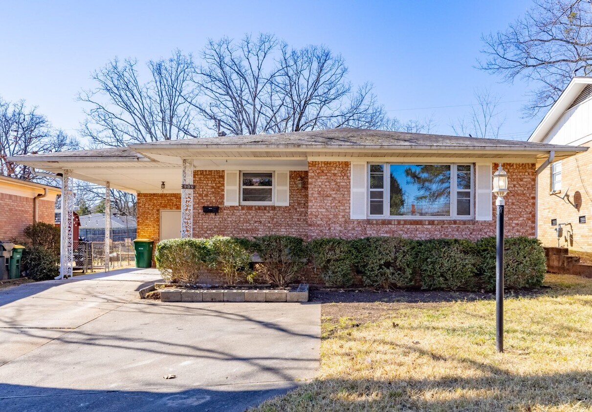 Primary Photo - 908 N Hughes St