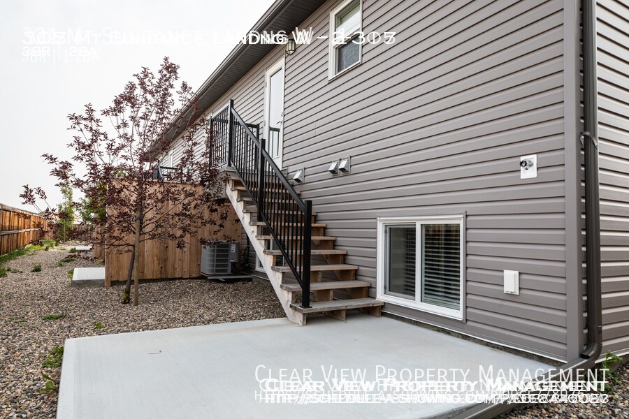 Primary Photo - ? Effortlessly stylish contemporary 3 bedr...
