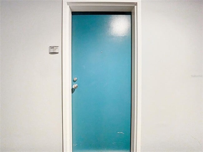 Building Photo - 1208 E Kennedy Blvd