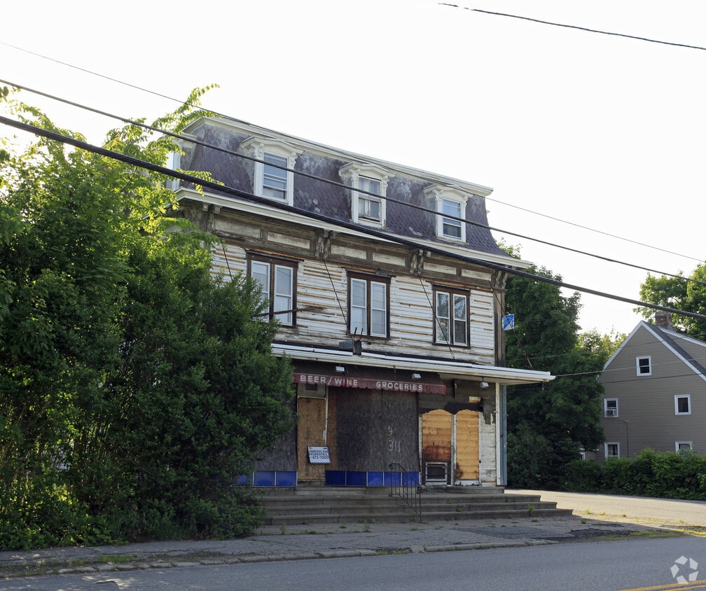 311 Providence Rd, South Grafton, MA 01560 Apartments in South