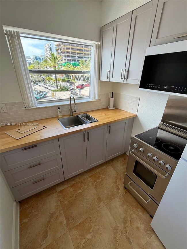 Building Photo - 9248 Collins Ave
