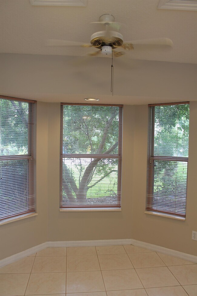 Building Photo - 625 Nautical Way
