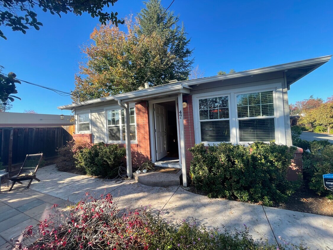 Front Door - 47 E Rincon Ave