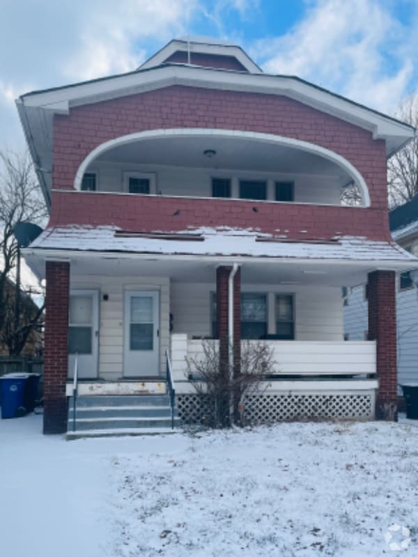 South Collinwood Apartments for Rent with Hardwood Floors Cleveland