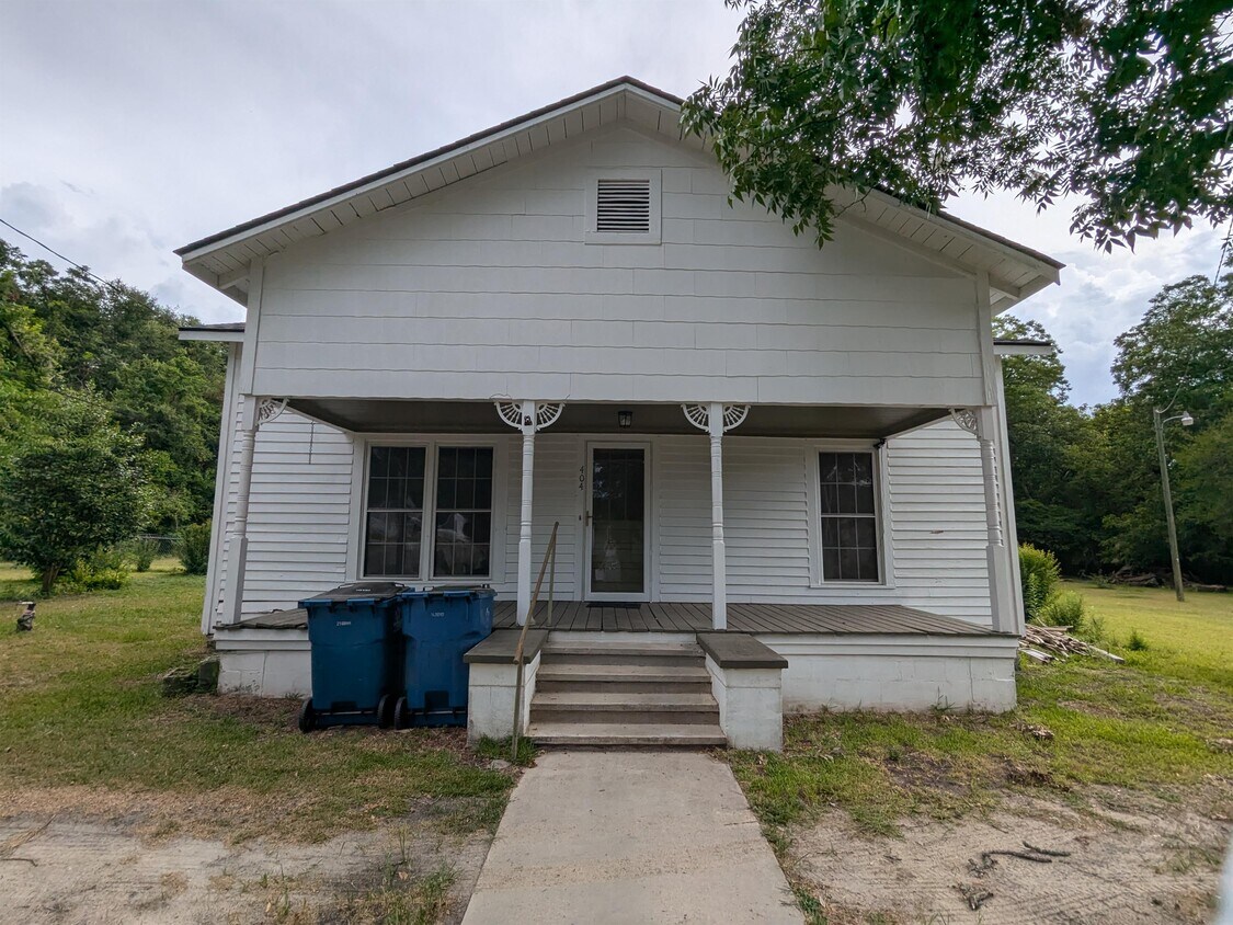 Primary Photo - 404 Pine St