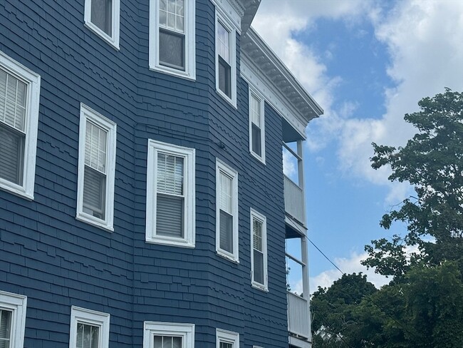 Building Photo - 24 Pierce Ave