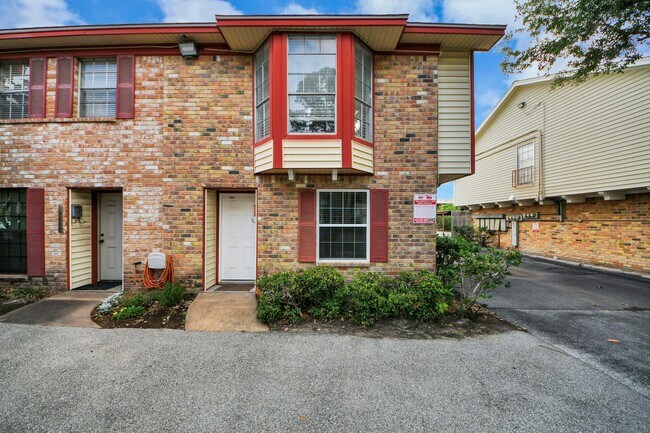 Foto del edificio - 10654 Hazelhurst Dr