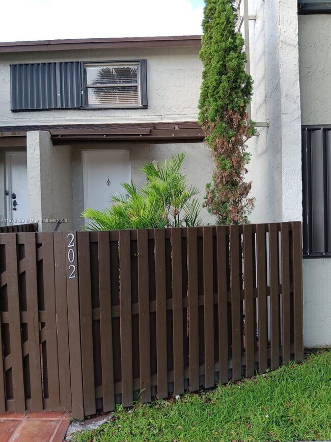 Foto del edificio - 10020 NW 9th St Cir