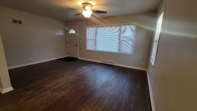 Foto del edificio - 4335 S 50th St