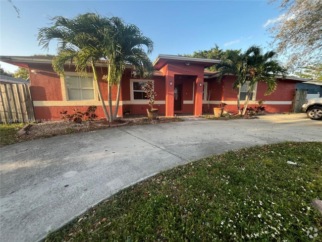 Building Photo - 3421 SW 12th Ct