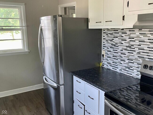 Foto del edificio - 1075 E Main St