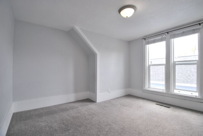 Building Photo - 24 S 300 E
