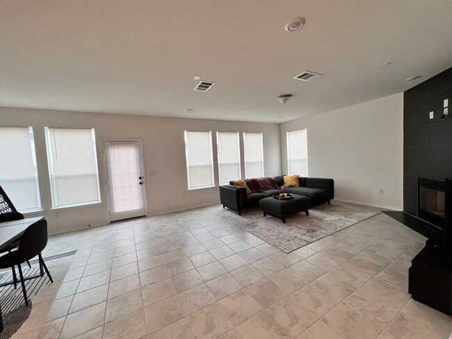 Building Photo - 6408 Carriage Pines Dr