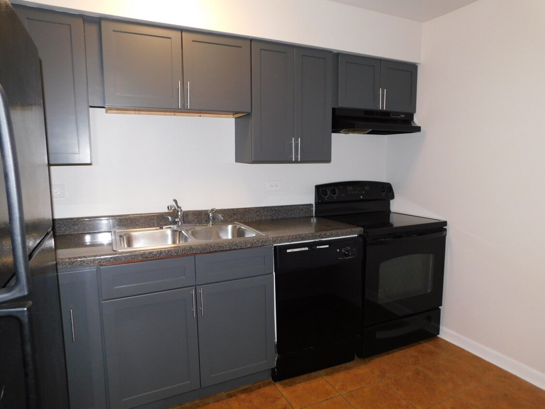 Primary Photo - 2610 Central St