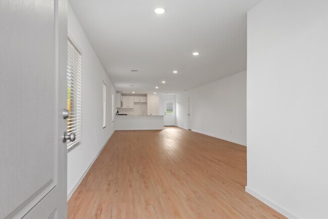 Foto del edificio - 1525 San Sebastien Dr