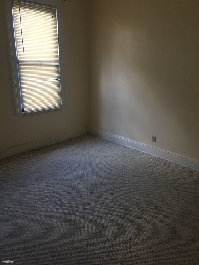 Building Photo - 1 br, 1 bath  - 7105 Metropolitan Ave
