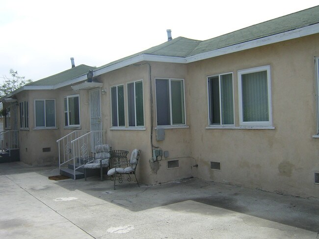 Building Photo - 511 N La Brea Ave