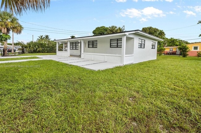 Foto del edificio - 18401 NW 42nd Ct