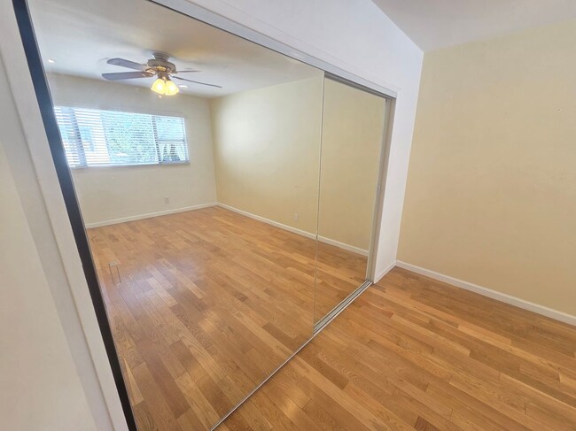 Building Photo - 5950 Carlton Way
