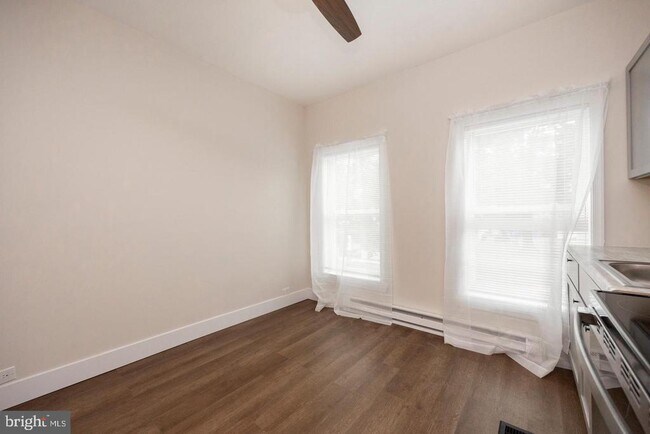 Foto del edificio - 524 N Franklin St