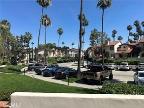 Building Photo - 415 E Bougainvillea Ln