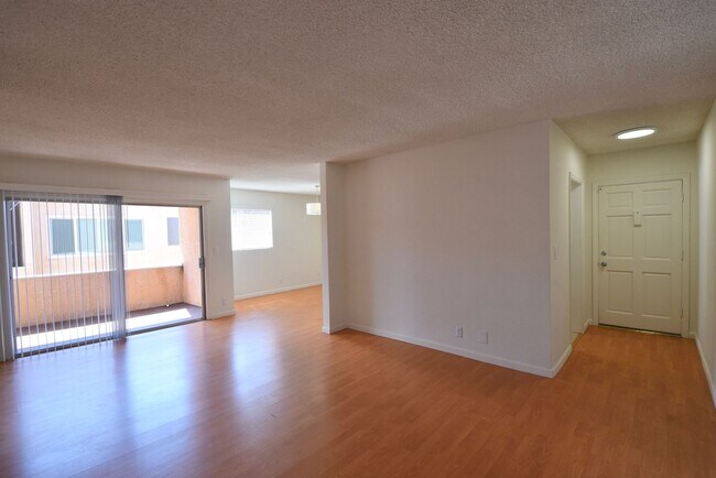 Foto del edificio - 5036 Coldwater Canyon Ave