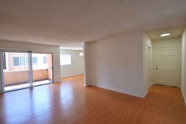 Building Photo - 5036 Coldwater Canyon Ave