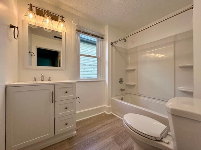 Building Photo - Beautifully Renovated 3-Bed, 2-Bath Home Near Woodruff Place & St. Clair!