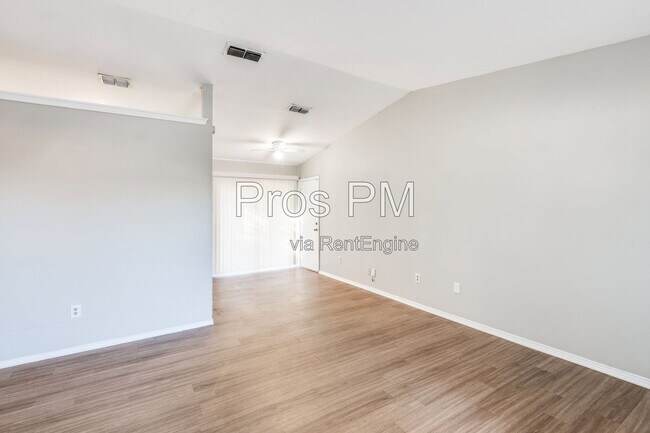 Foto del edificio - 2326 Newbury Dr