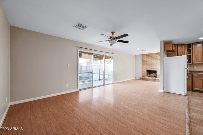 Building Photo - 1226 W Halstead Dr