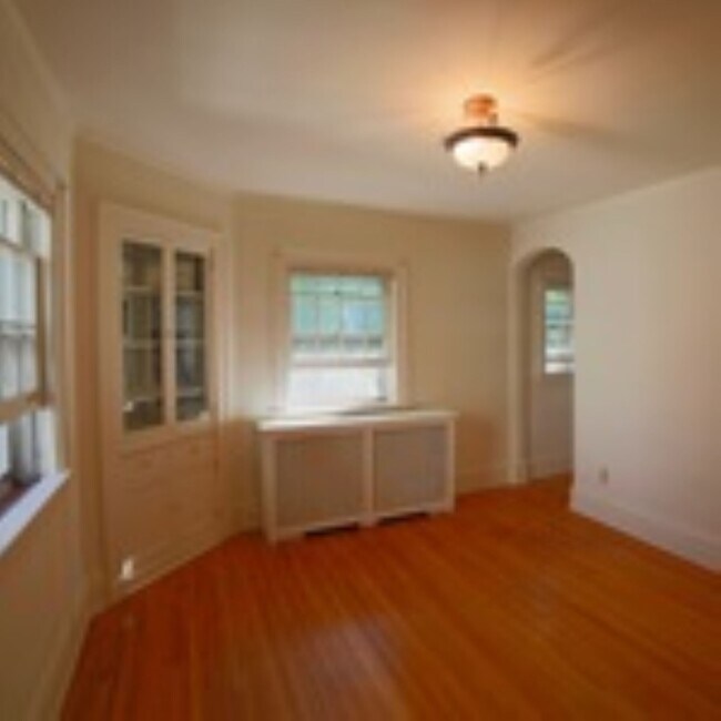 Comedor/Habitación opcional - 1849 Saint Clair Ave