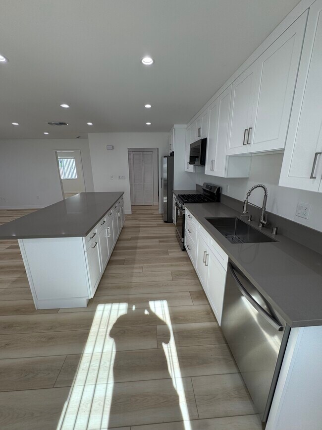 Foto del edificio - 14621 Leadwell St