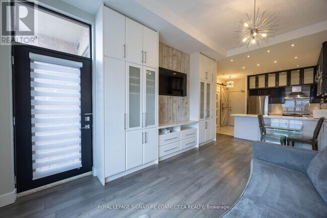 Photo du bâtiment - 1720 Eglinton Ave E