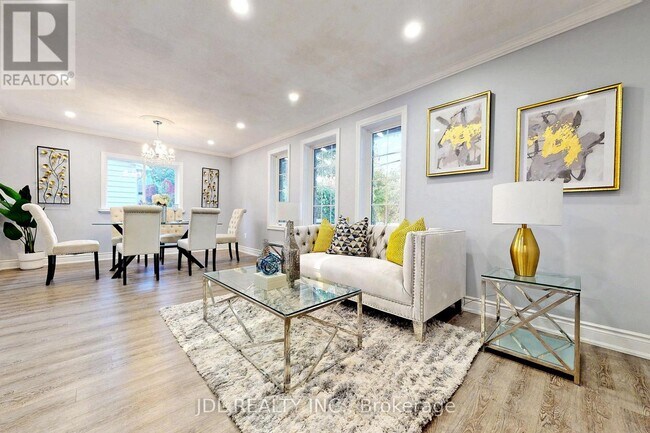 Photo du bâtiment - 180 Olde Bayview Ave