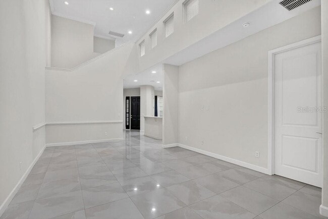 Building Photo - 8233 Tivoli Dr