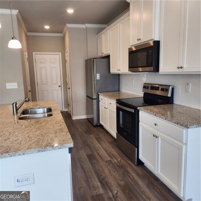 Building Photo - 5056 Silver Fox Trl