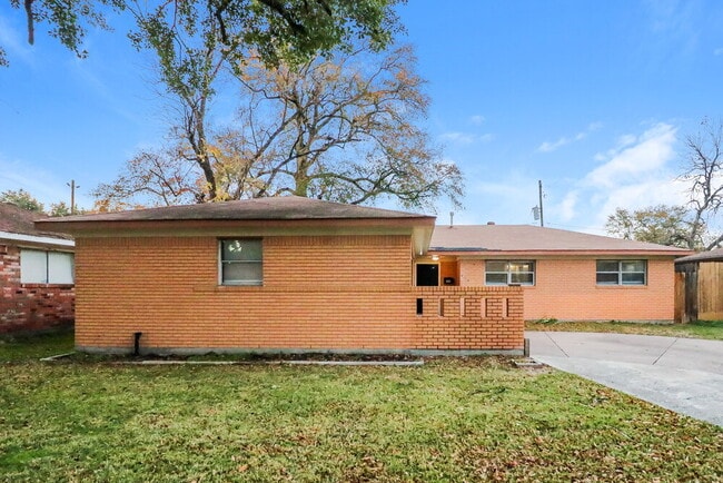 Building Photo - 914 Mosher Ln