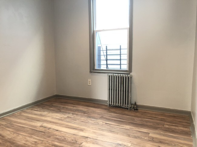 Building Photo - 13 Bayside Pl