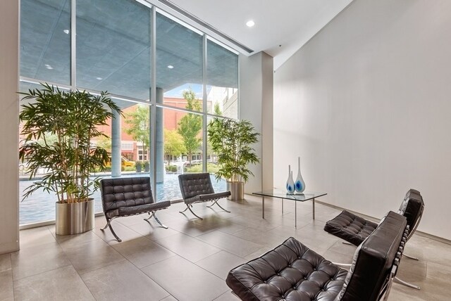 Foto del edificio - 1720 Maple Ave