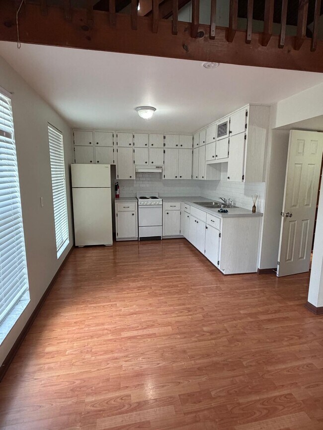 Cocina - 2609 Hillsdale Ave