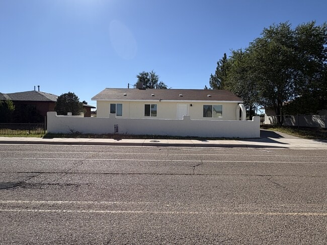 Building Photo - 409 River Rd